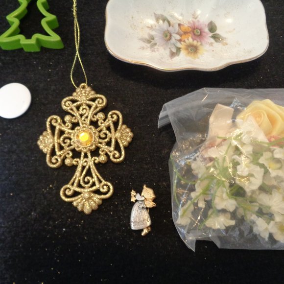 JUNK DRAWER VINTAGE SOAPDISH EURO GLASS DRY FL CHRISTMAS STUFF ETC LOT - Picture 5 of 9